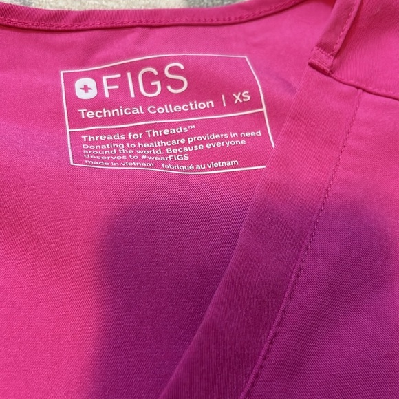 Figs scrubs in electric orchid - Picture 2 of 6